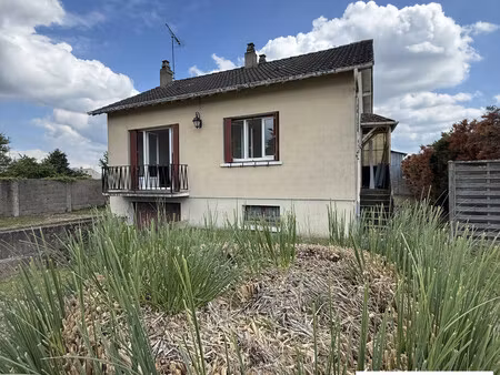 maison sur sous-sol au calme proche commerces
