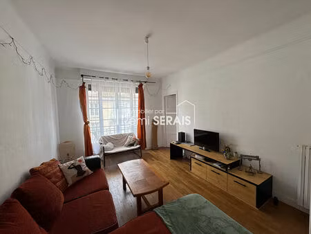 à louer ? appartement f2 avec balcon au centre de falaise