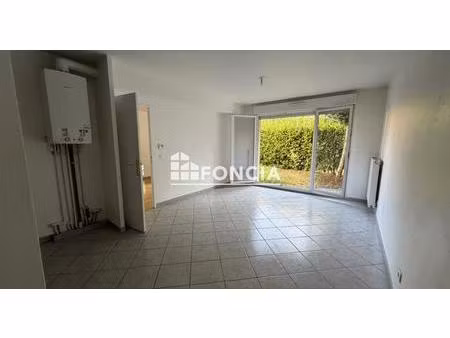 2p récent au rch avec jardin et 2 places de parking