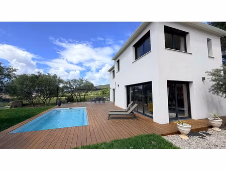 villa de type 5 de120 m²  terrain de 580 m² avec piscine