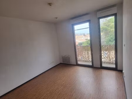 garcia lorca studio 23m² +balcon+parking sous-sol