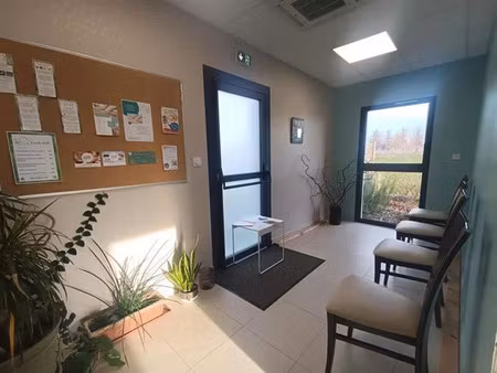 vente bureau vouille 83 m²