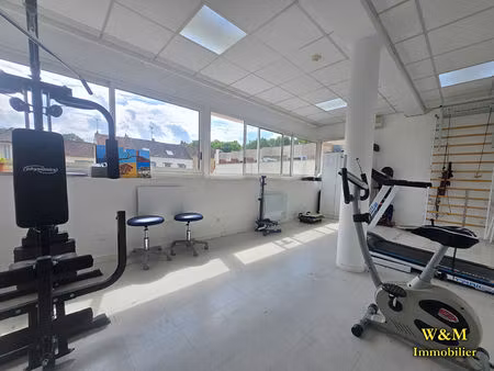 local commercial au sein d'une clinique privee
