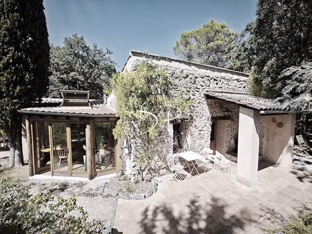 en exclusivité à vendre à lorgues  deux habitations dont une en pierre  sur 2087 m2