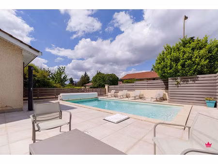 maison 4 chambres avec piscine secteur village