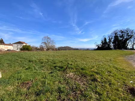 axe le creusot-montcenis - terrain constructible d'environ 3000 m² avec possibilité de div