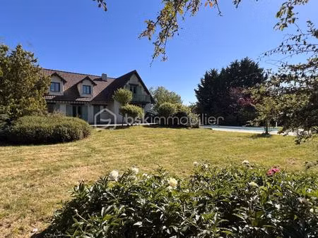 magnifique maison 180 m2 de caractère  5 chambres avec piscine sur terrain arboré de 6 000