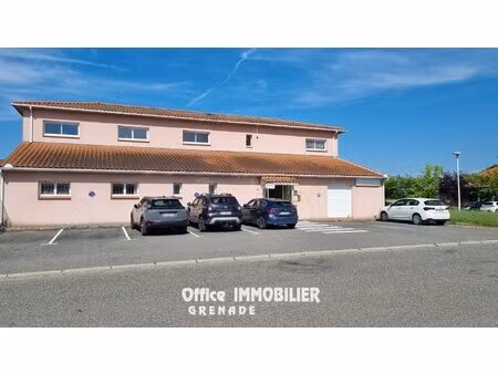 location local professionnel 27m² grenade 31330