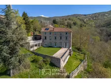 reconversion réussie de l'école  d'un discret hameau de l'ardèche.