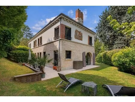 garches – a 4-bed property in a private residence with a swimming pool with id 2886992839