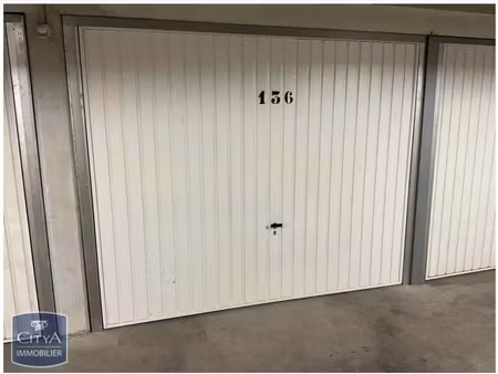 parking à louer 13 m² - lyon 8e arrondissement (69008) - 92€