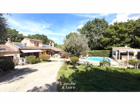 maison t5 avec garage et piscine grand terrain sur la commun