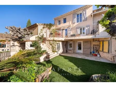 venelles-le-haut – maison de village 137 m² – jardin & terrasses