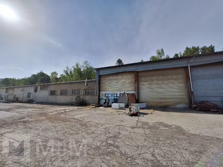 hangar avec terrain