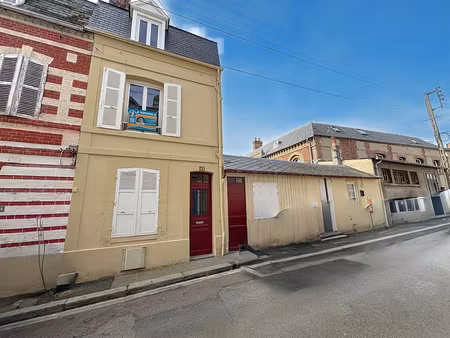 trouville sur mer - maisons de pecheurs