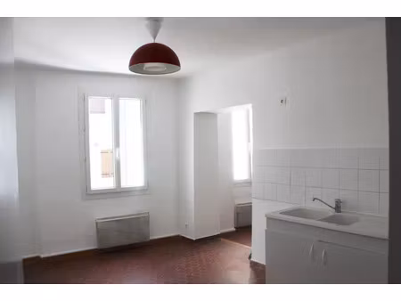 location appartement 3 pièces 62 m² à garéoult (83136)