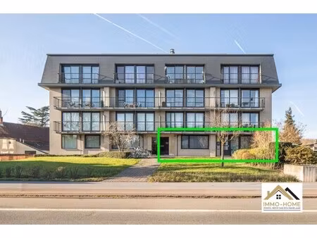 zeer ruim gelijkvloers appartement met woonkelder en private tuin