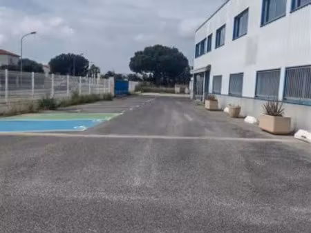 location commerce 2374 m² à pia (66380)