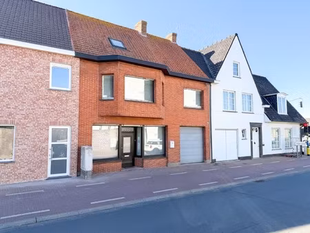 ruime gezinswoning met 4 slpk  garage en tuin/terras  ichtegem