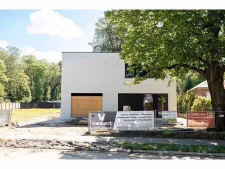 hedendaagse lichtrijke nieuwbouwwoning met mogelijkheden