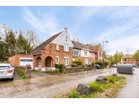 immo david stelt voor: prachtige 3-gevel woning met tuin