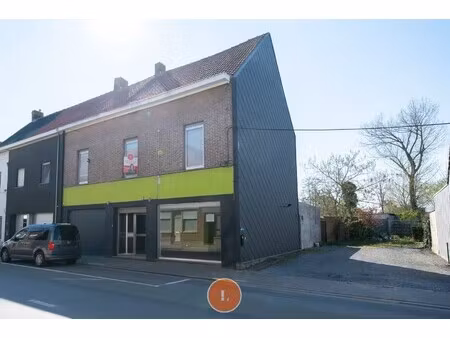 woning met 4 slaapkamers en handelsruimte in centrum lauwe