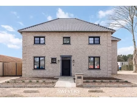 imposante ben-villa met luxe-afwerking