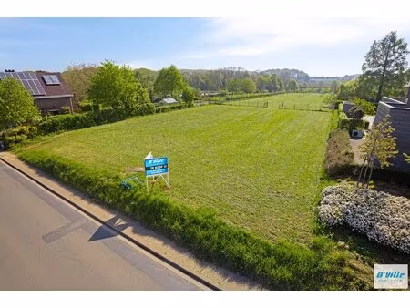 exclusieve bouwgrond met achterliggend weideperceel voor paarden.