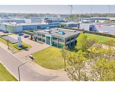 semi - industrieel gebouw op zichtlocatie in beringen