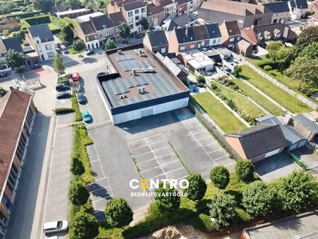 multifunctioneel bedrijfspand (binnenrecreatie  toonzaal  winkel  opslag ...) van 782m² me