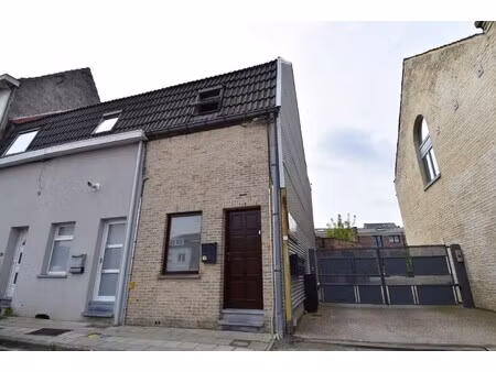 charmante stadswoning met 2 slaapkamers op toplocatie te koop in kortrijk!