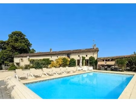 ferme charentaise avec gîte potentiel et piscine chauffée
