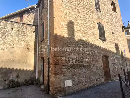 maison de 300 m² à villeneuve-la-riviere