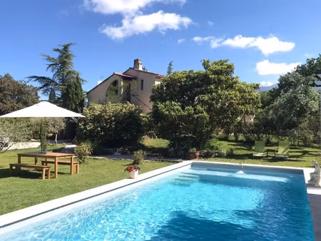belle propriété au pied du mont ventoux avec 3 gîtes