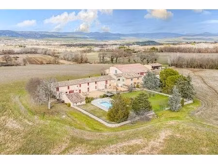 maison de luxe de 13 pièces en vente à gordes  provence-alpes-côte d'azur