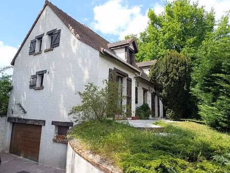maison familiale de 8 pièces avec sous sol total et piscine chauffée