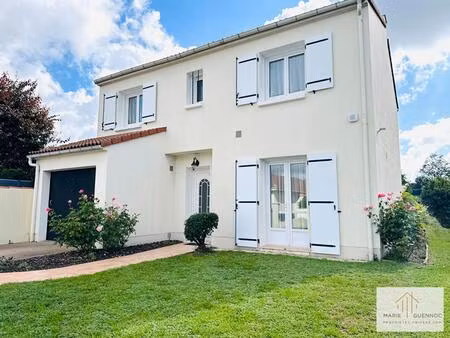 maison familiale de 6 pièces tout à pied avec garage et atelier