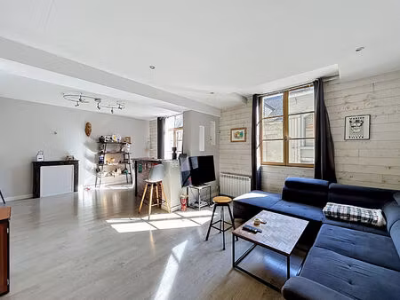 vente immeuble 6 pièces  133.00m²  château