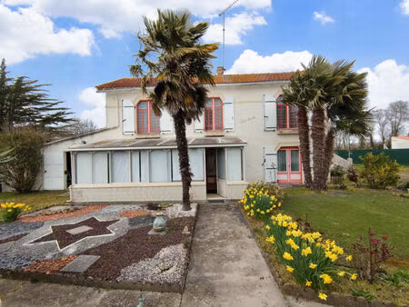 vente maison 6 pièces  121.00m²  grues