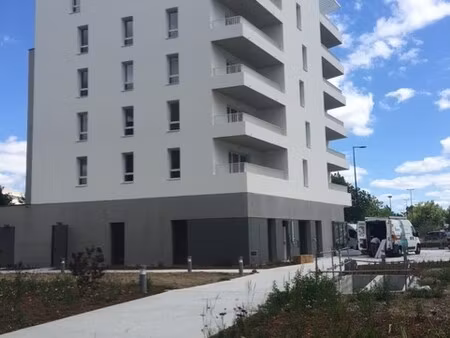 appartement * 4 pièces * 71 m² * 44300 nantes * 798 * 90 * 888