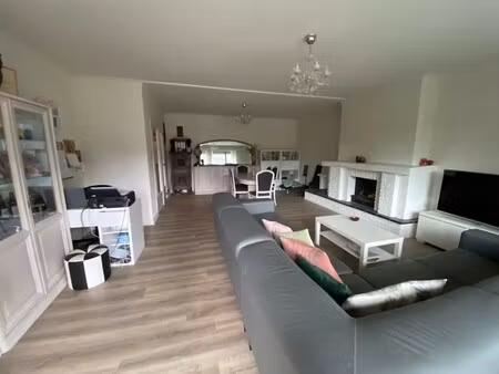 rustig gelegen 3 slaapkamer appartement met twee terrassen  en autostaanplaats te 3500 has