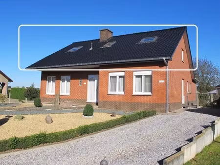 instapklaar appartement met 2 slpks en tuintje.