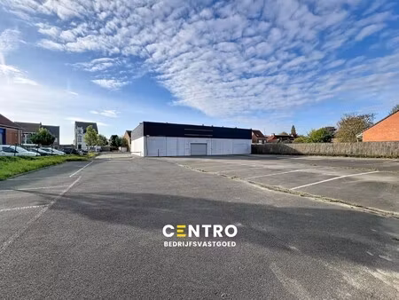multifunctioneel bedrijfspand (binnenrecreatie  toonzaal  winkel  opslag ...) van 782m² me