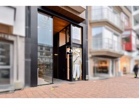 recent lichtrijk handelspand in het commerciële centrum van knokke