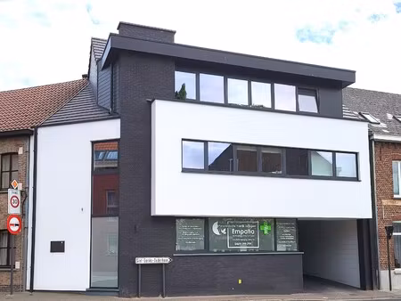 modern handelspand (2017) op topligging in zottegem!