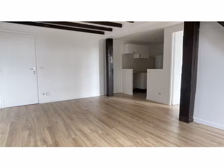 à louer – appartement 3 pièces au cœur de corbeil – place du marché