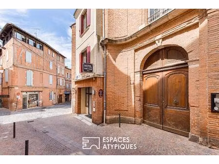 ancien hôtel à rénover dans le centre historique