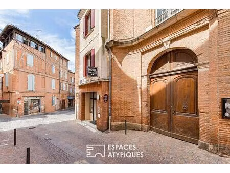 ancien hôtel à rénover dans le centre historique