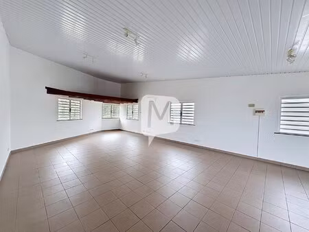 location local commercial 63m² cayenne 97300