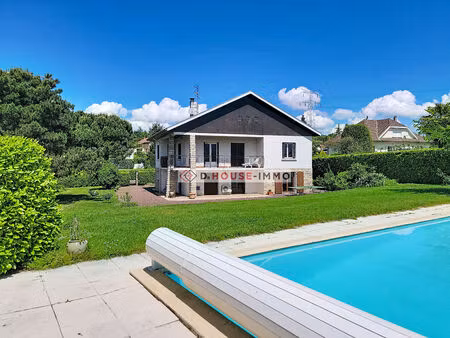 maison familiale au calme avec jardin arboré et piscine sur moirans